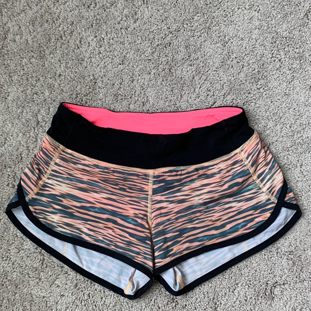 Lululemon size 2 Speed Shorts Tiger Stripe